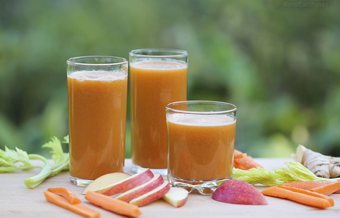 Carrot juice with lemon and ginger